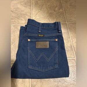 Wrangler Blue Relaxed Jeans with Classic Styling NWOT